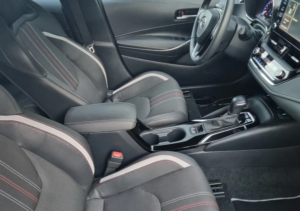 Toyota Corolla cena 69990 przebieg: 238000, rok produkcji 2019 z Warszawa małe 154